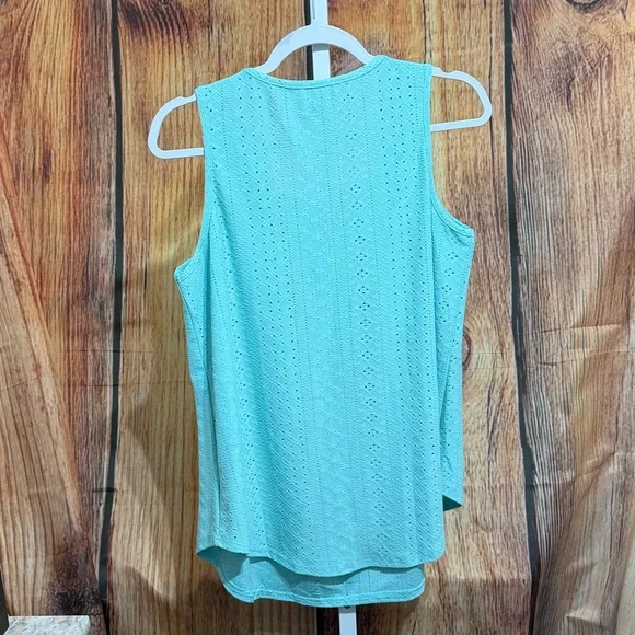 🚨(4/$10) Sleeveless Square Neckline Blouse Size L - Picture 4 of 4